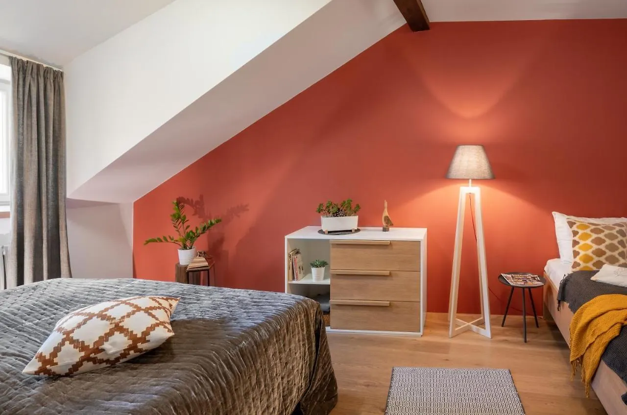 4 Trees Apartments By Adrez Prague