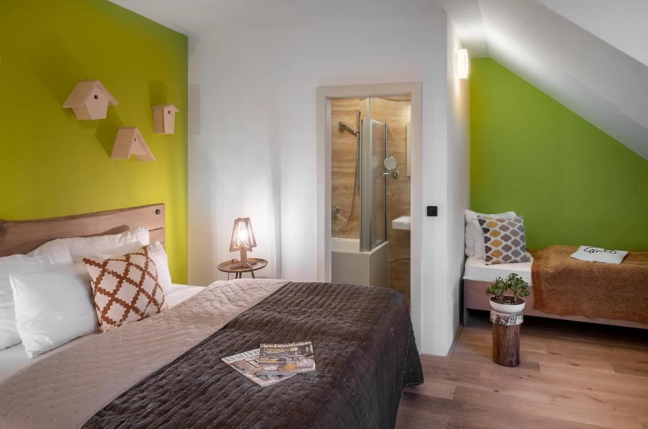 4 Trees Apartments By Adrez Prague