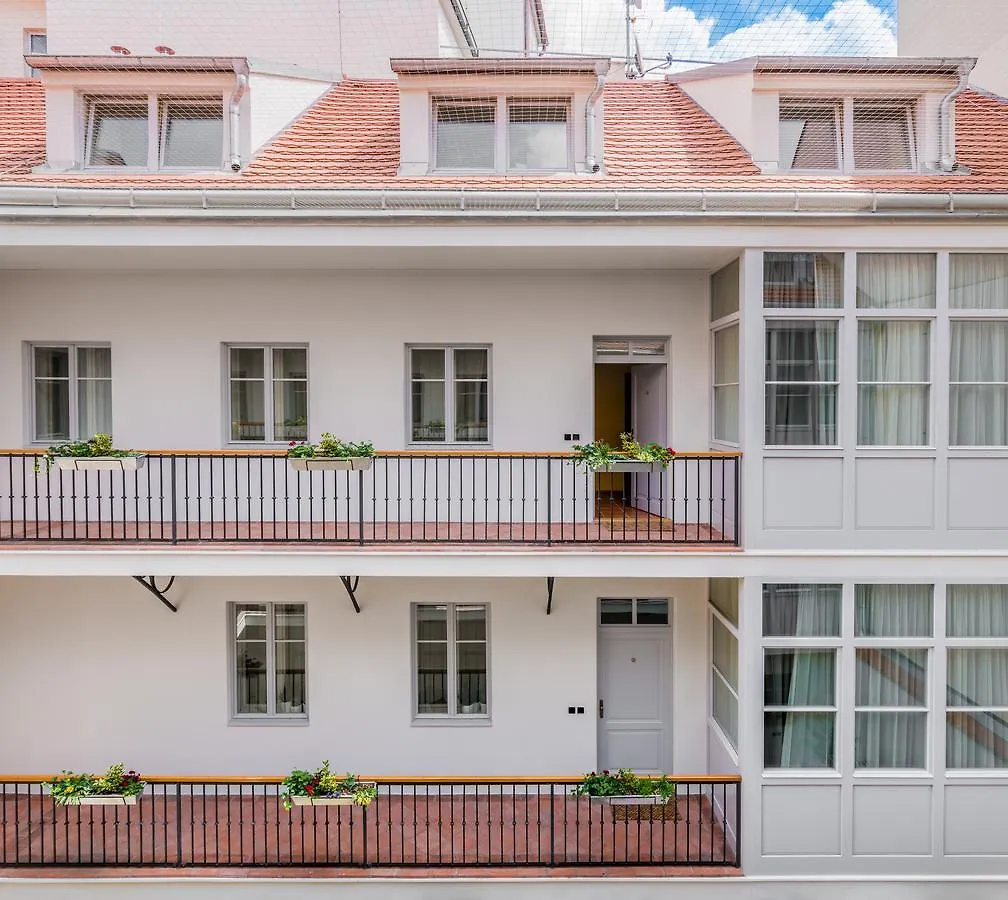 4 Trees Apartments By Adrez Prague