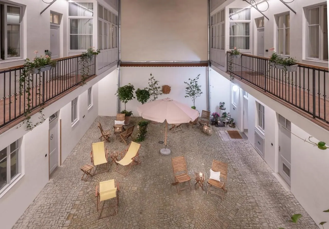 4 Trees Apartments By Adrez Prague