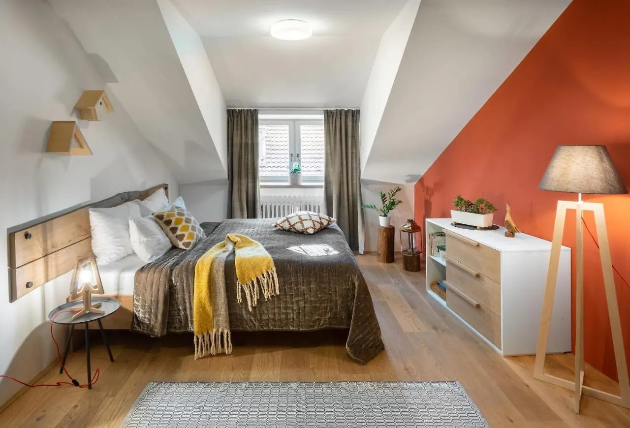 4 Trees Apartments By Adrez Prague