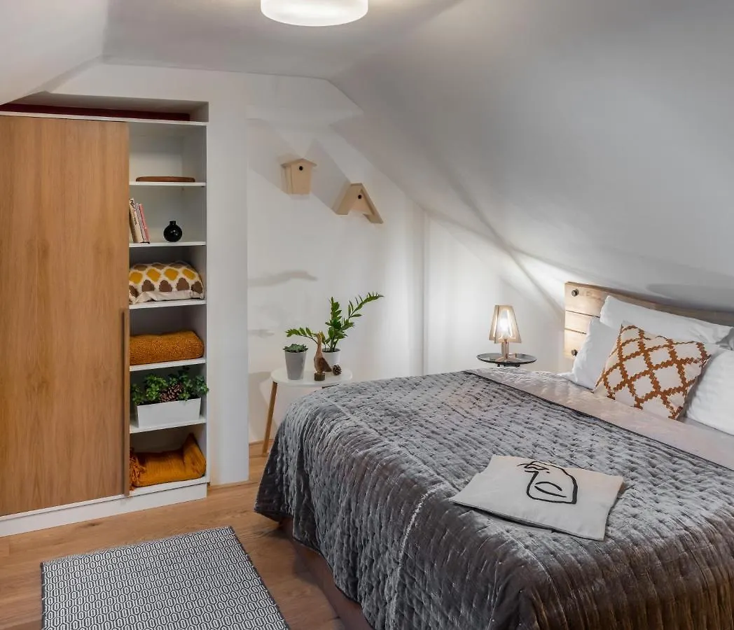4 Trees Apartments By Adrez Prague