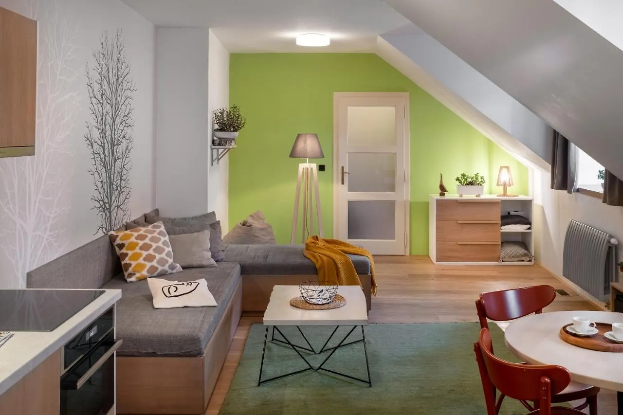 4 Trees Apartments By Adrez Prague