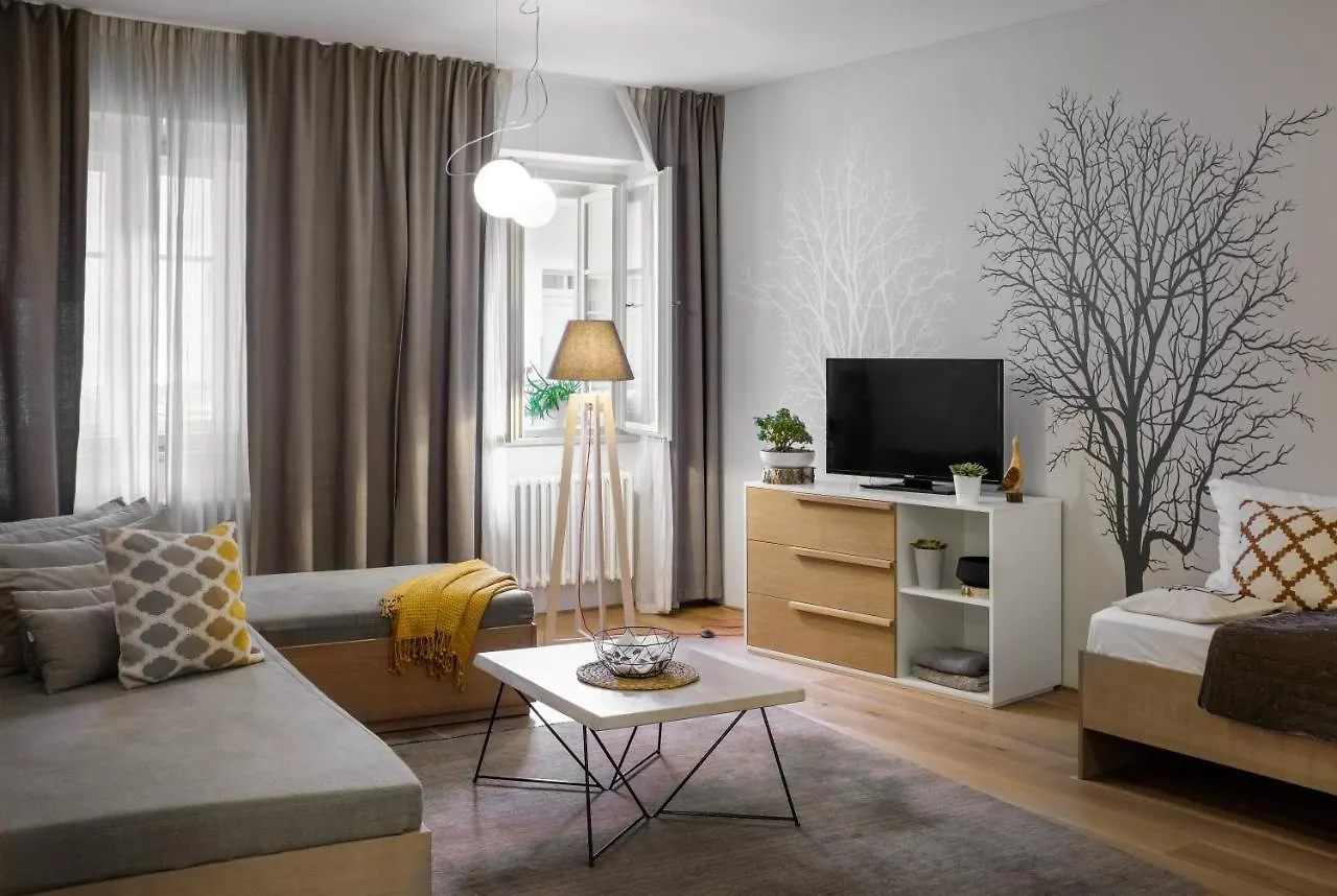 4 Trees Apartments By Adrez Prague