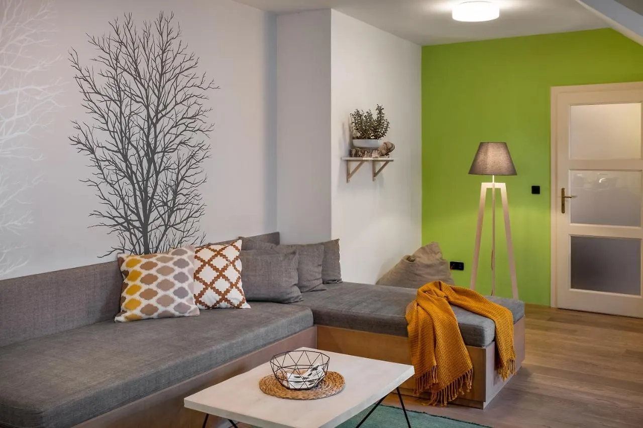 4 Trees Apartments By Adrez Prague