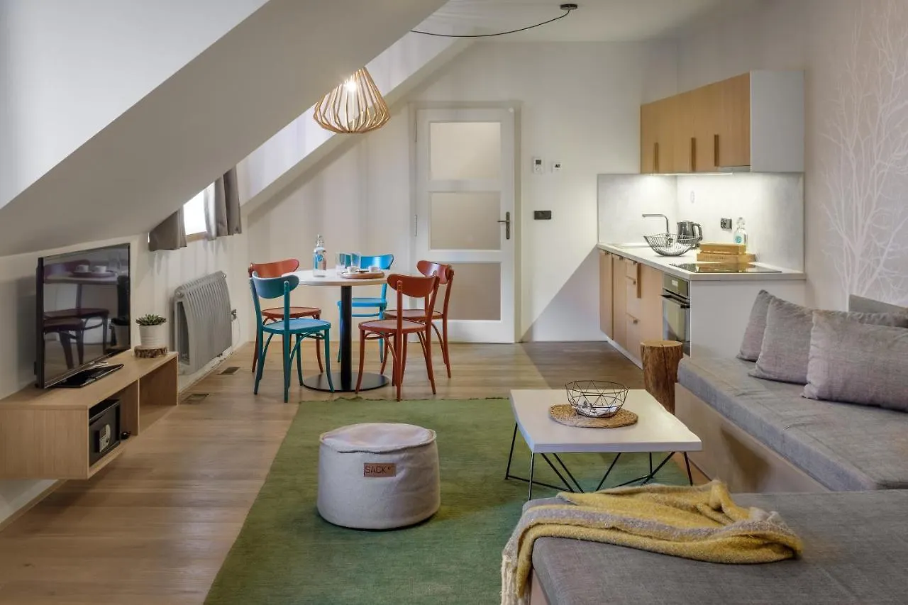 4 Trees Apartments By Adrez Prague