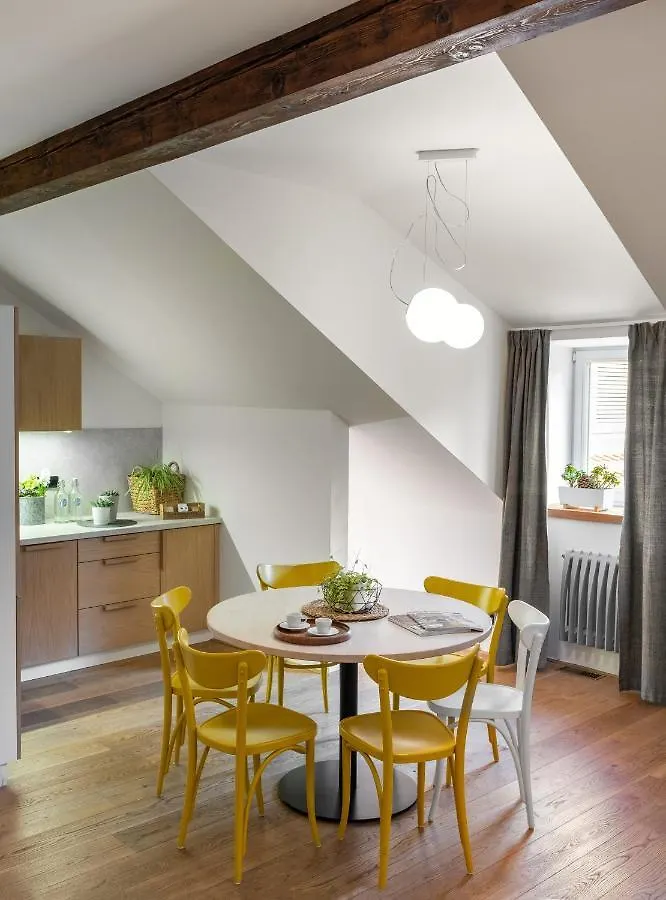 4 Trees Apartments By Adrez Prague