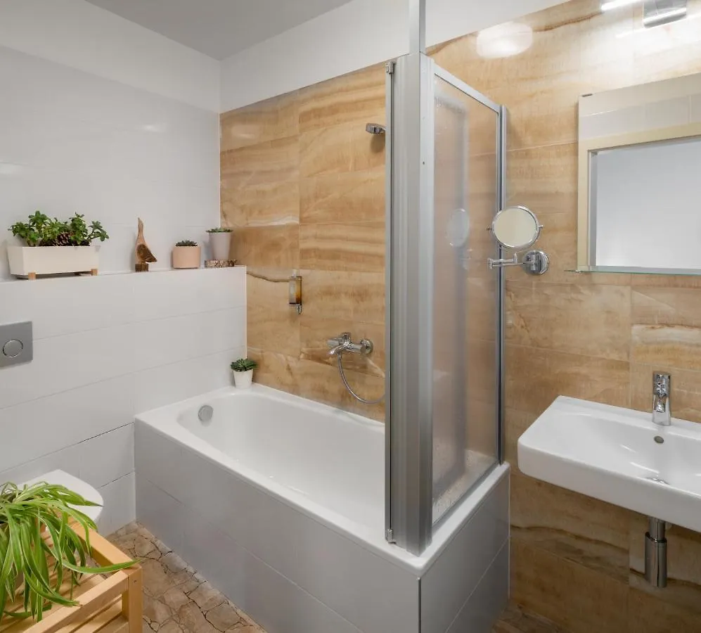 4 Trees Apartments By Adrez Prága