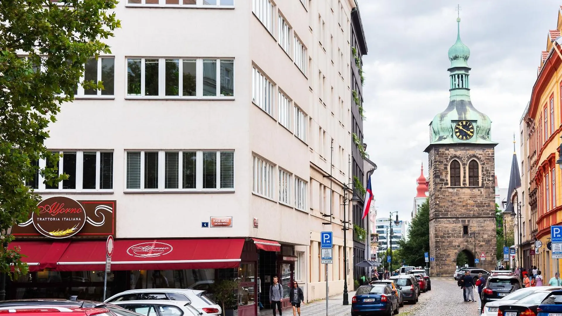 4 Trees Apartments By Adrez Prague