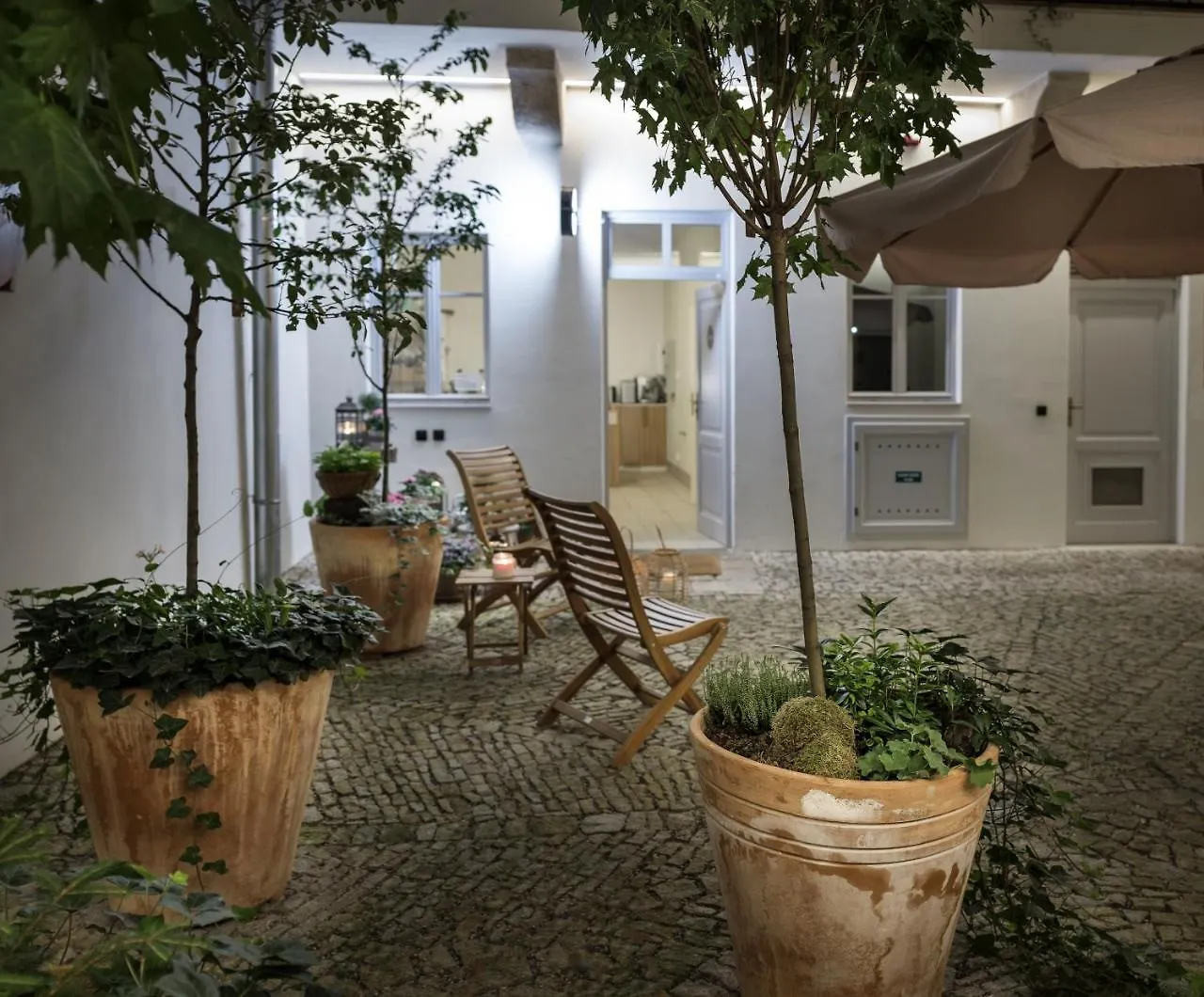 4 Trees Apartments By Adrez Prague 0*,